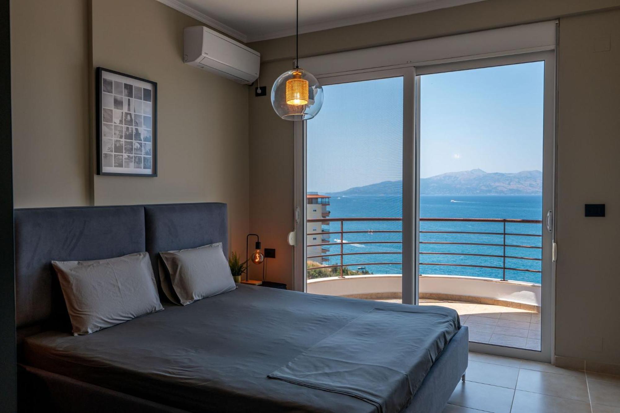 Luxurious Coastal Leilighet